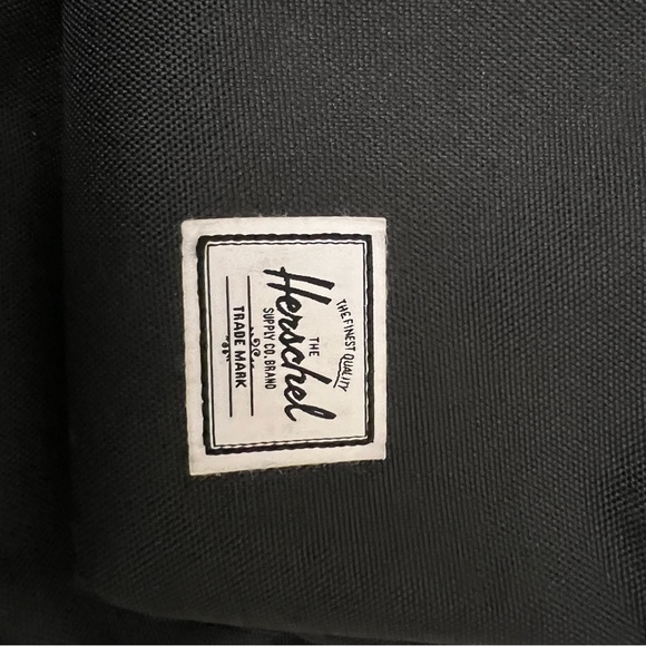 COPY - herschel black backpack - Picture 3 of 6
